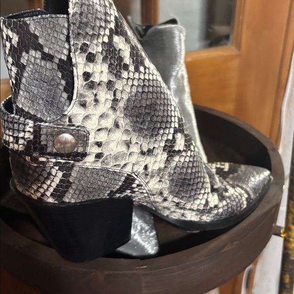 Shoes - Butter Boots